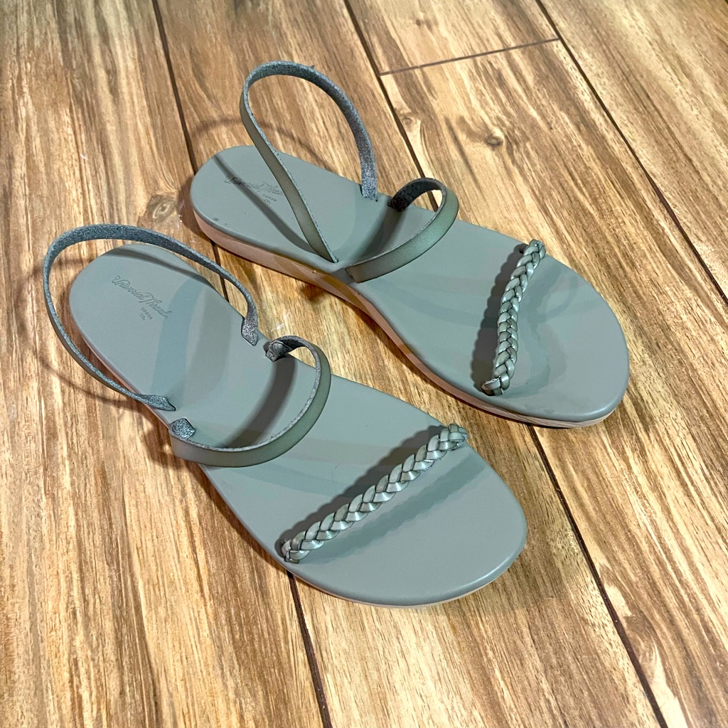 Universal Threads Brand Womens Size 9 Sandals